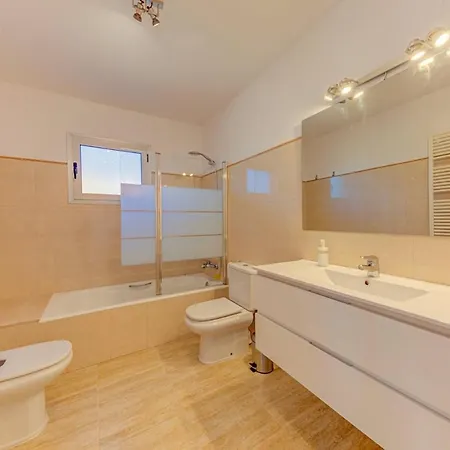 Deluxe Mallorca I Upmarket Location I Maria Bonaire I 4 Bedrooms I Close To The I * Alcudia (Mallorca)